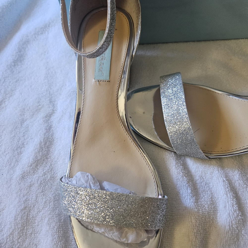 Betsy Johnson Elegant Silver Glitter Women's Sandals - Size 9 1/2 - 2" Heels - Picture 7 of 10